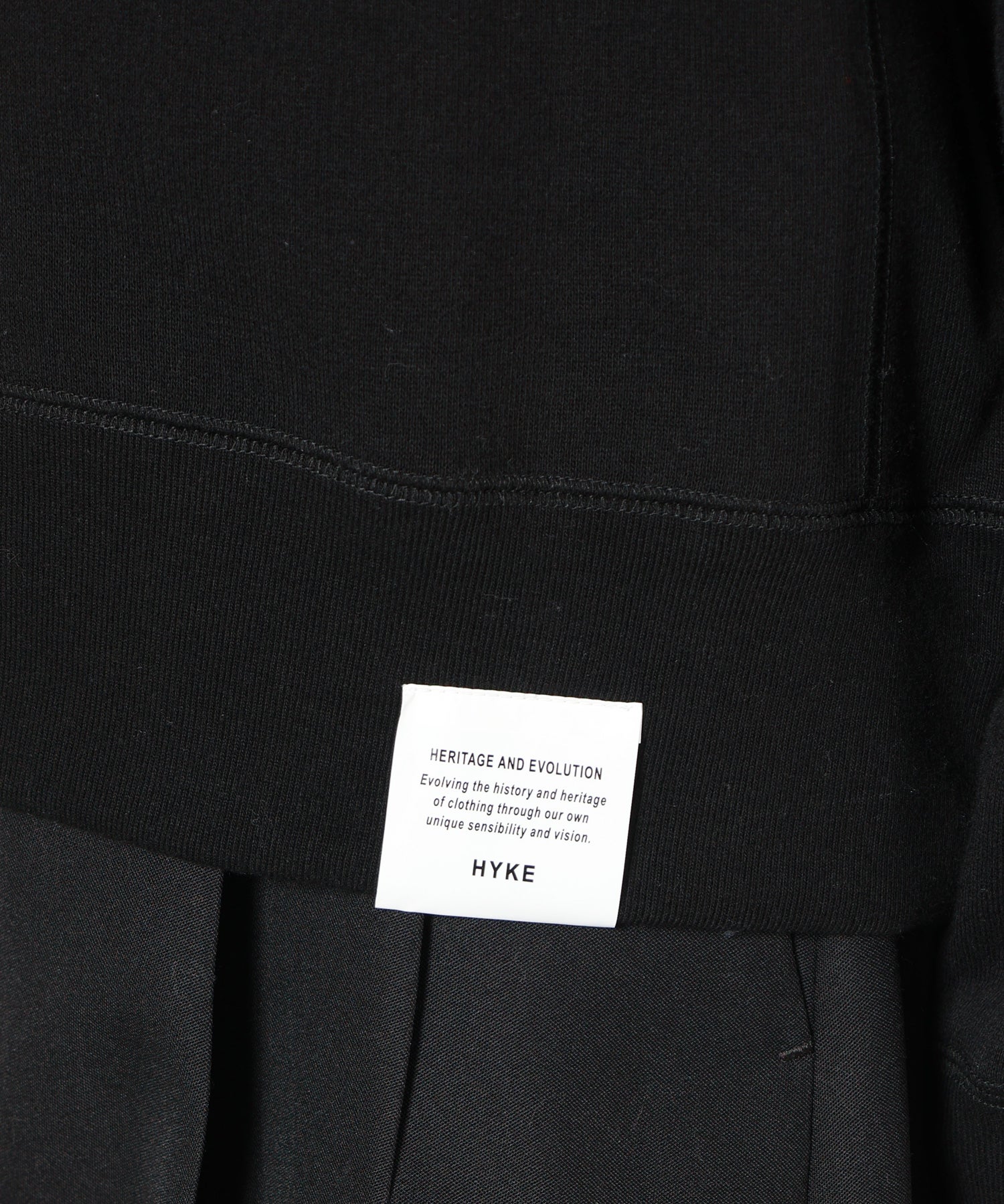 HYKE(ハイク)】 ≪GENDERLESS≫COLLARED SWEAT SHIRT｜PARIGOT ONLINE