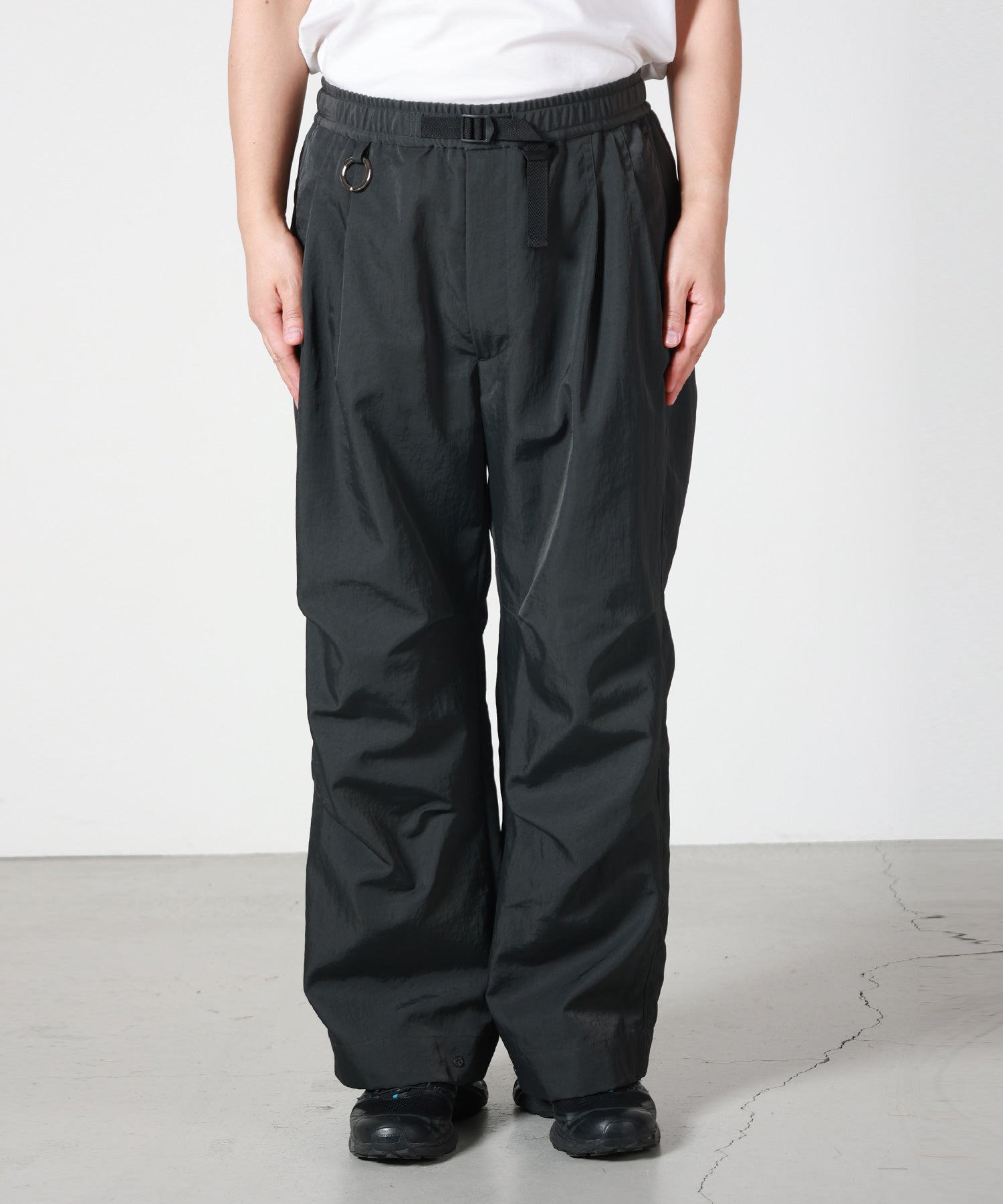 th products(ティーエイチプロダクツ)】 Knee Tuck Wide Easy Pants