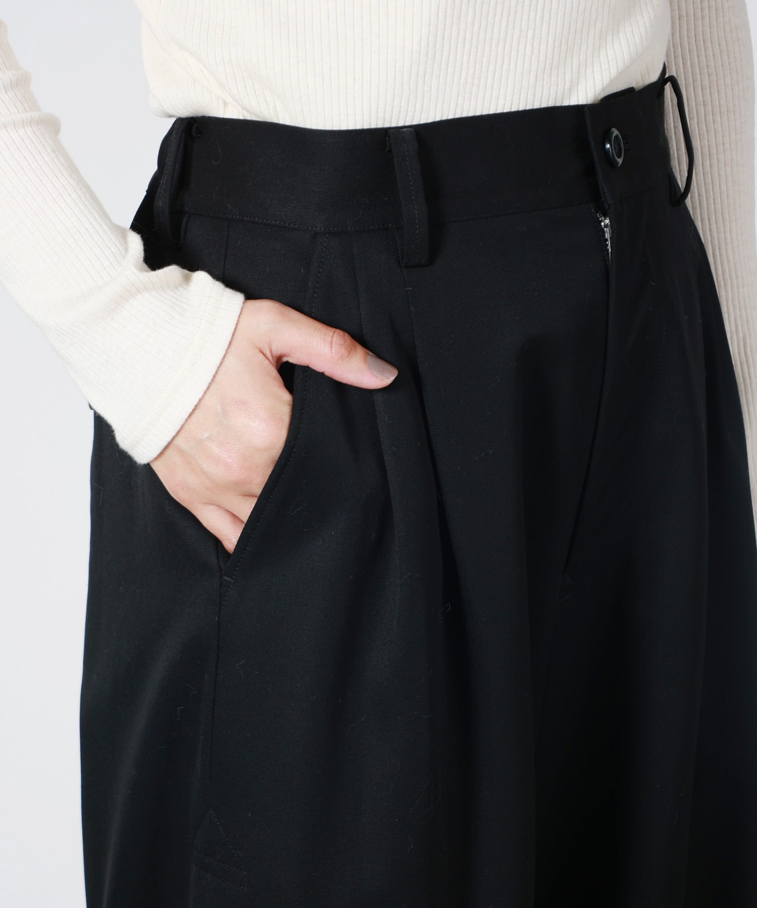 UJOH(ウジョー)】 Side Pleats PNT｜PARIGOT ONLINE（パリゴオンライン）