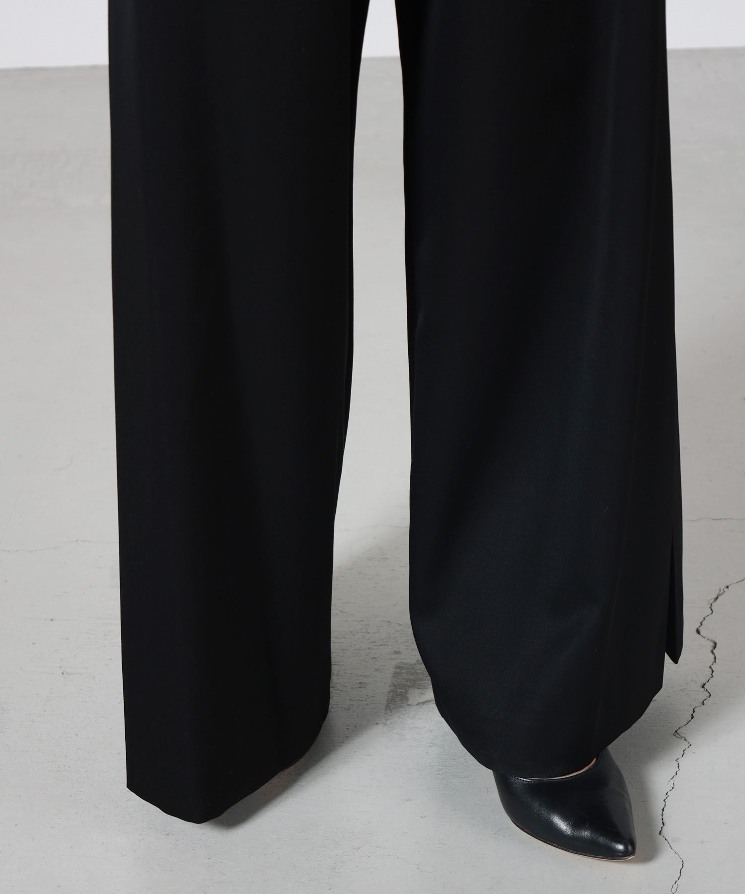 UJOH(ウジョー)】 Side Pleats PNT｜PARIGOT ONLINE（パリゴオンライン）