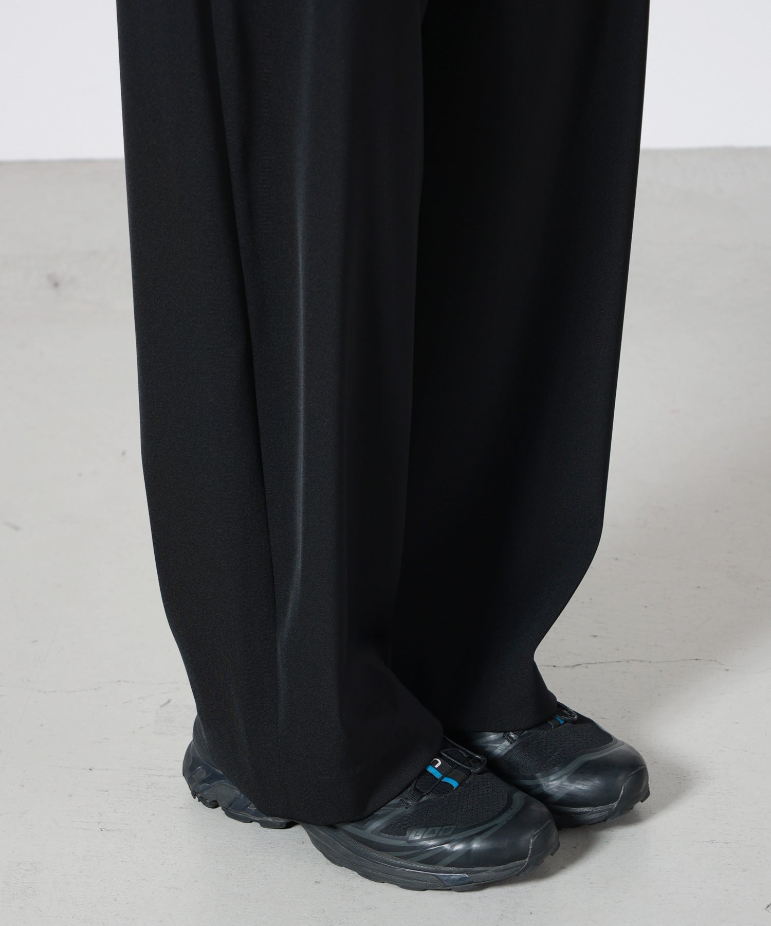 CULLNI(クルニ)】 Dry Stretch Twill Wide Curve Pants｜PARIGOT