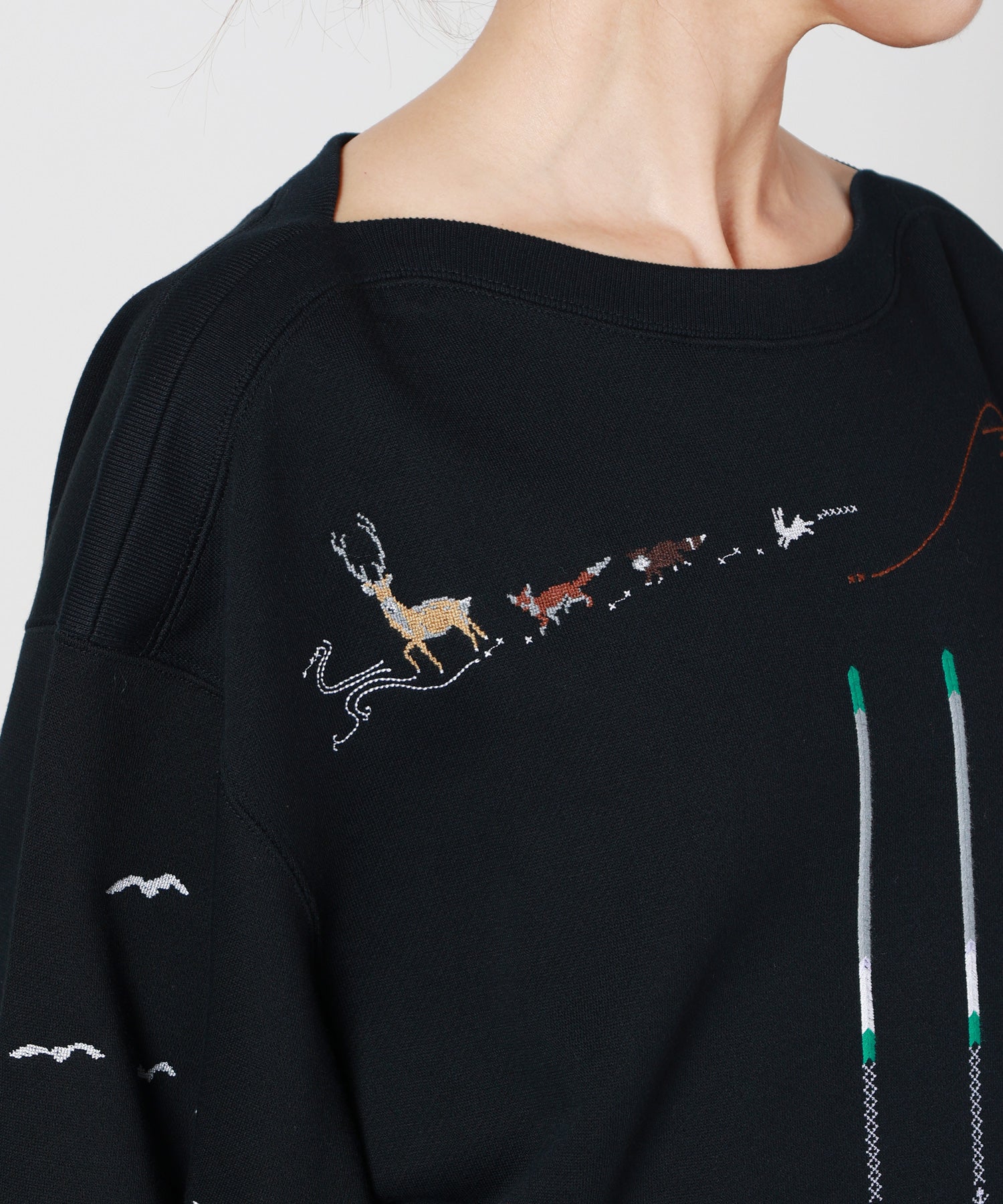 Mame Kurogouchi(マメ クロゴウチ)】 Landscape Embroidery Sweatshirt
