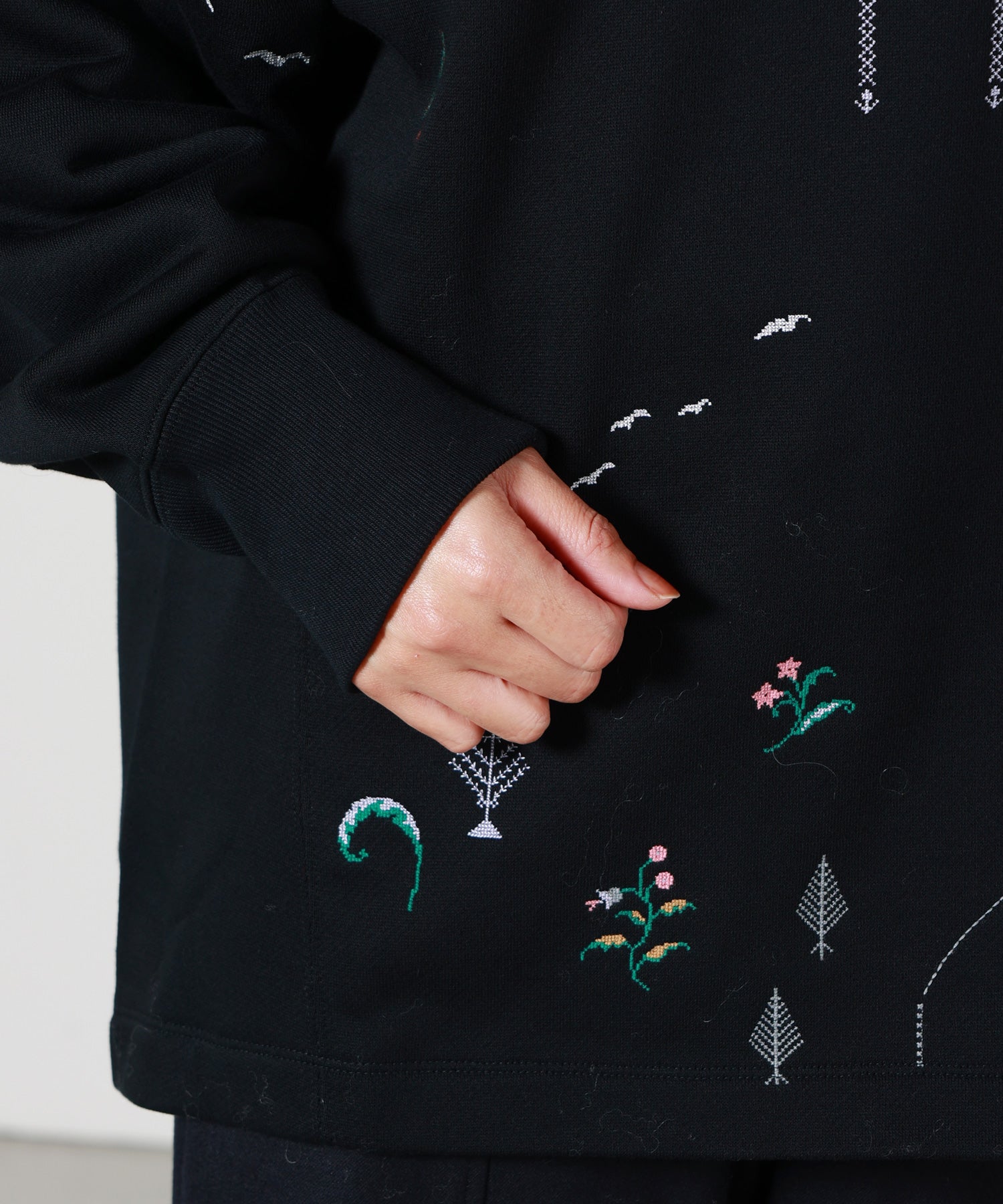 mame kurogouchi 刺繍 パーカー マメ クロゴウチ Mame Kurogouchi(マメ クロゴウチ)】 Landscape Embroidery Sweatshirt