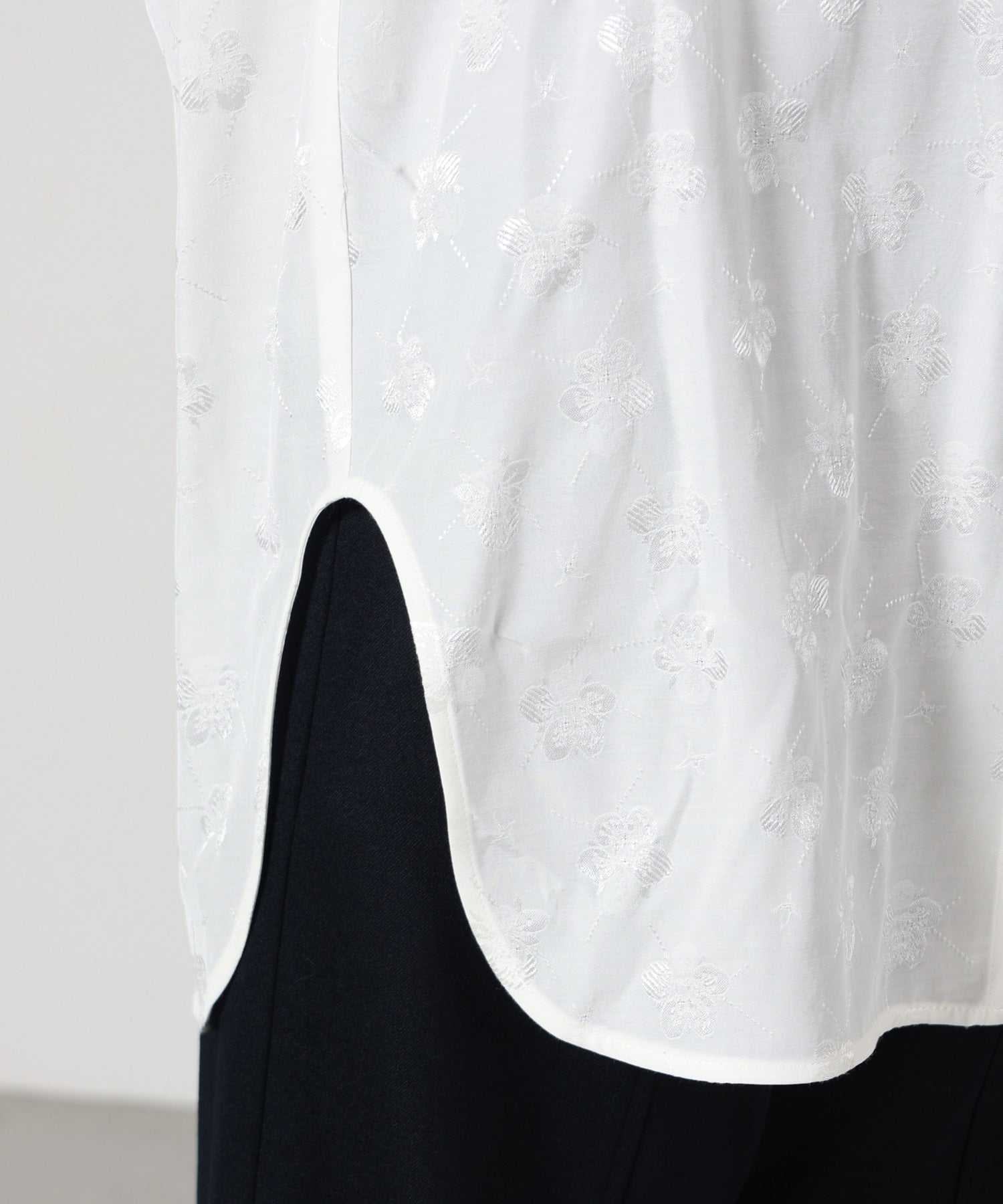 Mame Kurogouchi(マメ クロゴウチ)】 Floral Jacquard Oversized Shirt