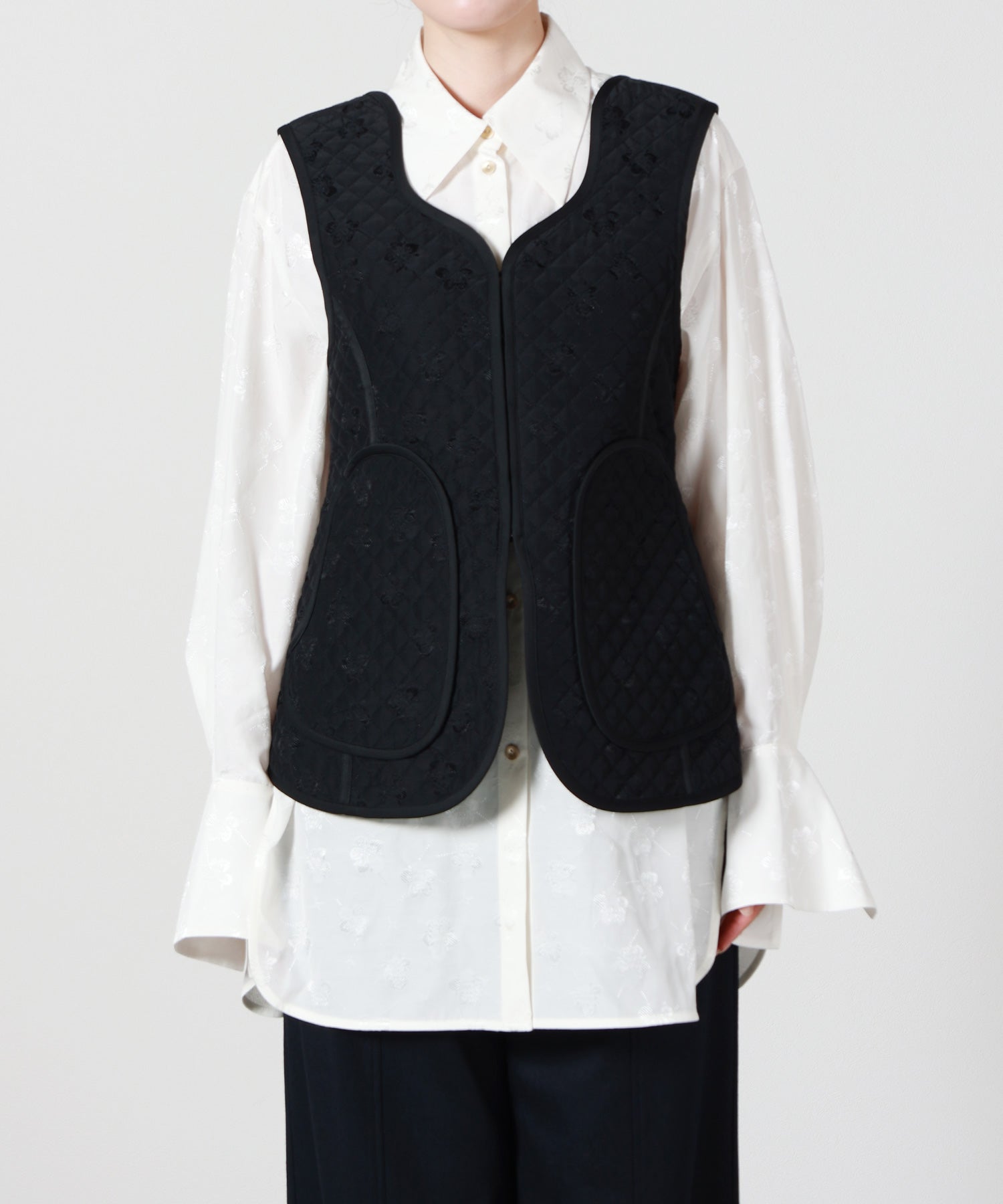 Mame Kurogouchi マメクゴロウチ花柄ジャガードベスト Mame Kurogouchi(マメ クロゴウチ)】 Floral Jacquard Quilting Vest
