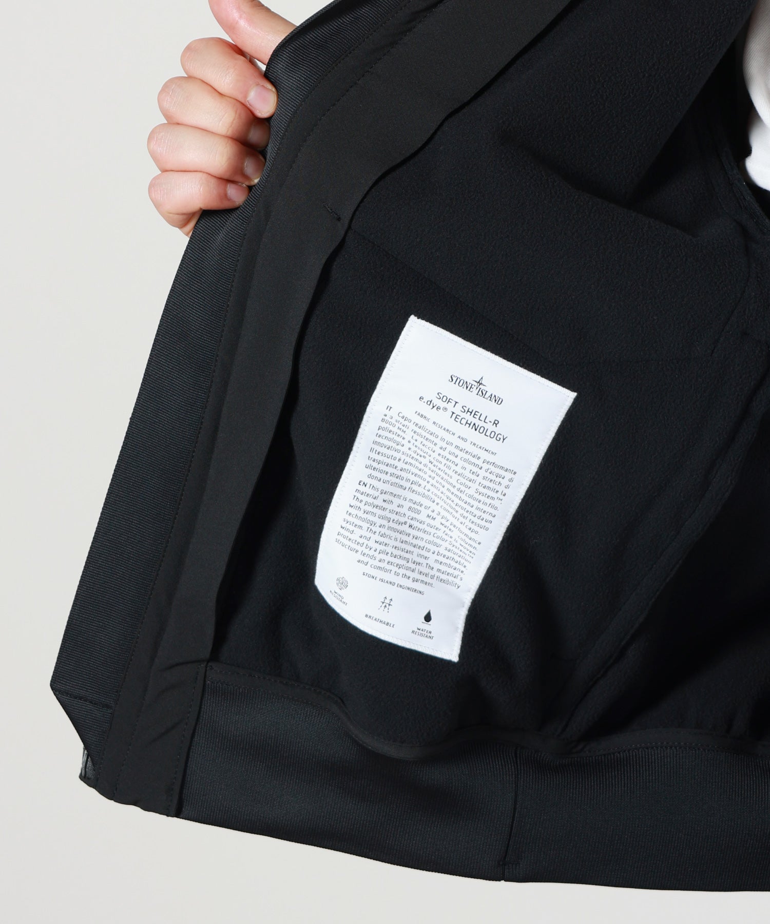 STONE ISLAND(ストーンアイランド)】 Q100006 SOFT SHELL BOMBER