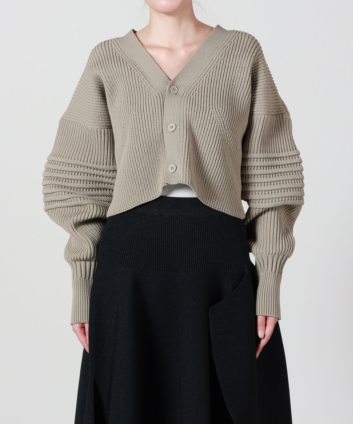 CFCL(シーエフシーエル)】 LOW GAUGE CROPPED CARDIGAN｜PARIGOT