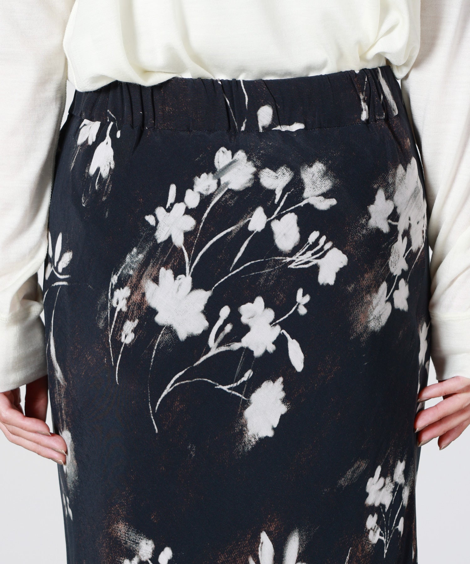 SACRA(サクラ)】 BLURRED FLORA SKIRT｜PARIGOT ONLINE（パリゴ